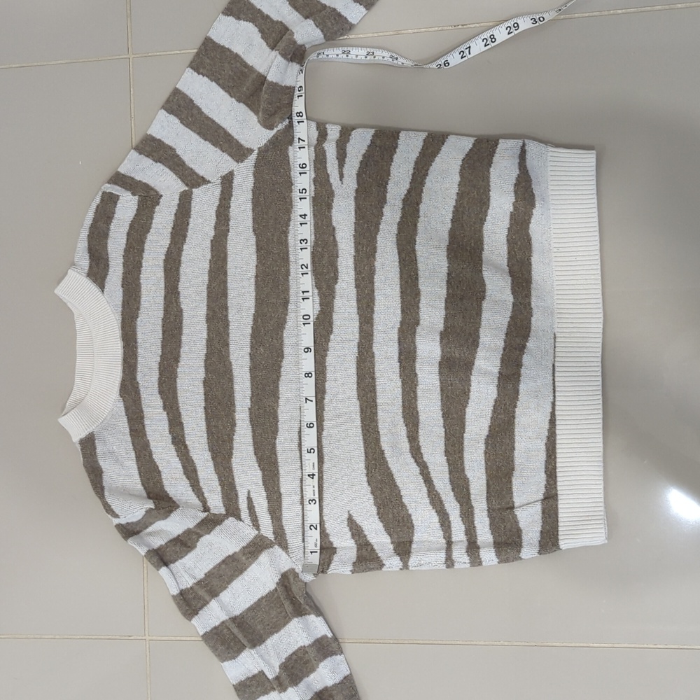 Neutral Sweater - Picture 5 of 7